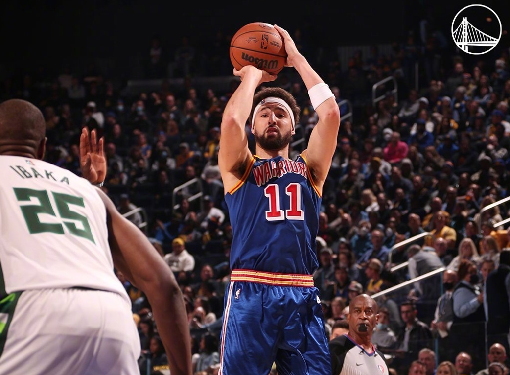 雄鹿逆转四川队，克莱刷新纪录