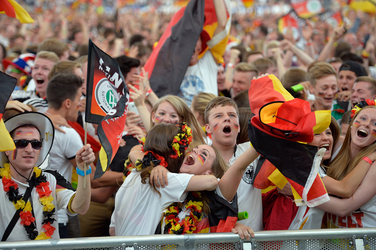 超级杯赛大战即将上演球迷期待 超级杯赛大战即将上演球迷期待