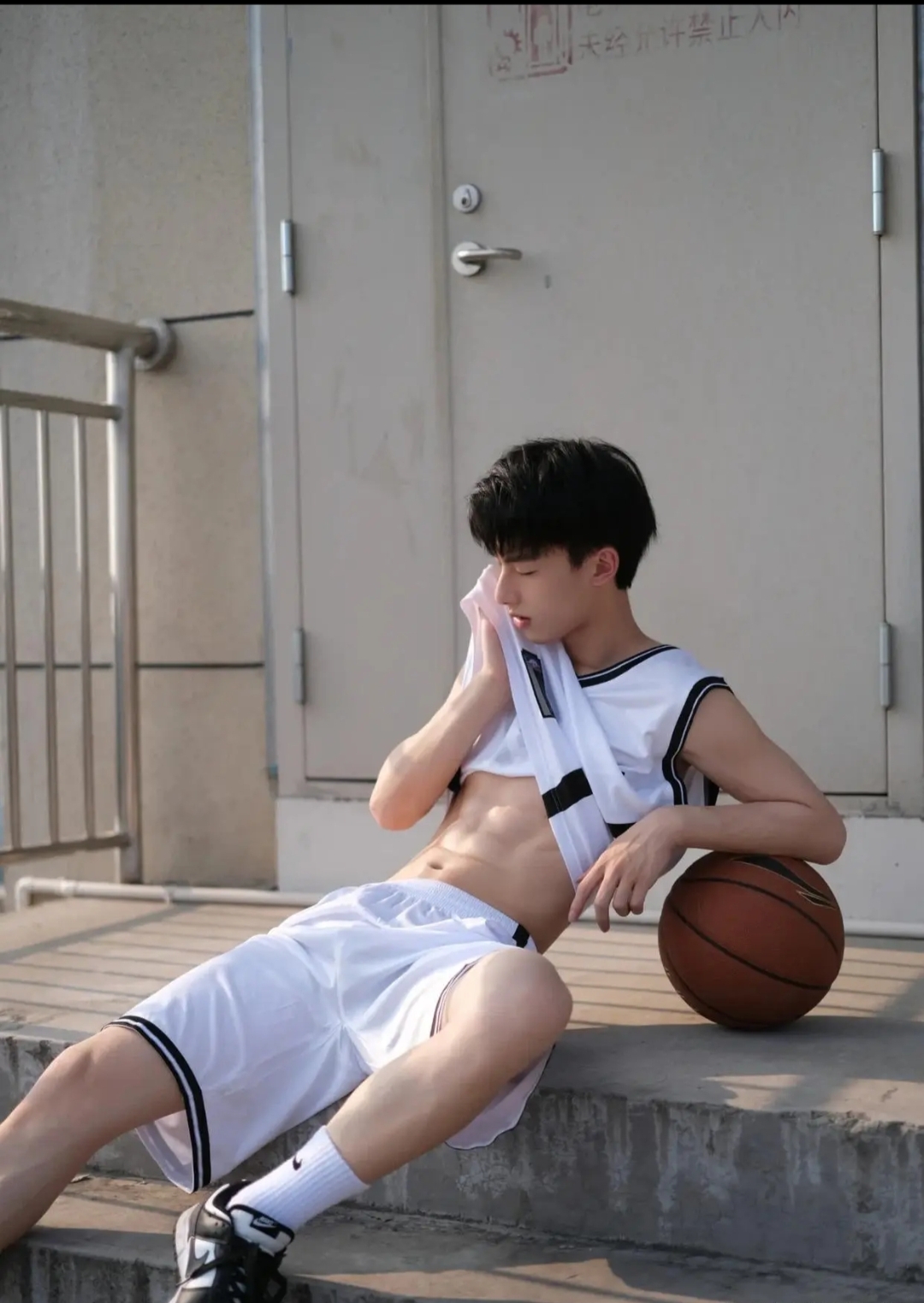 篮球比赛中球员的身体素质发挥出色 篮球比赛中球员的身体素质发挥出色