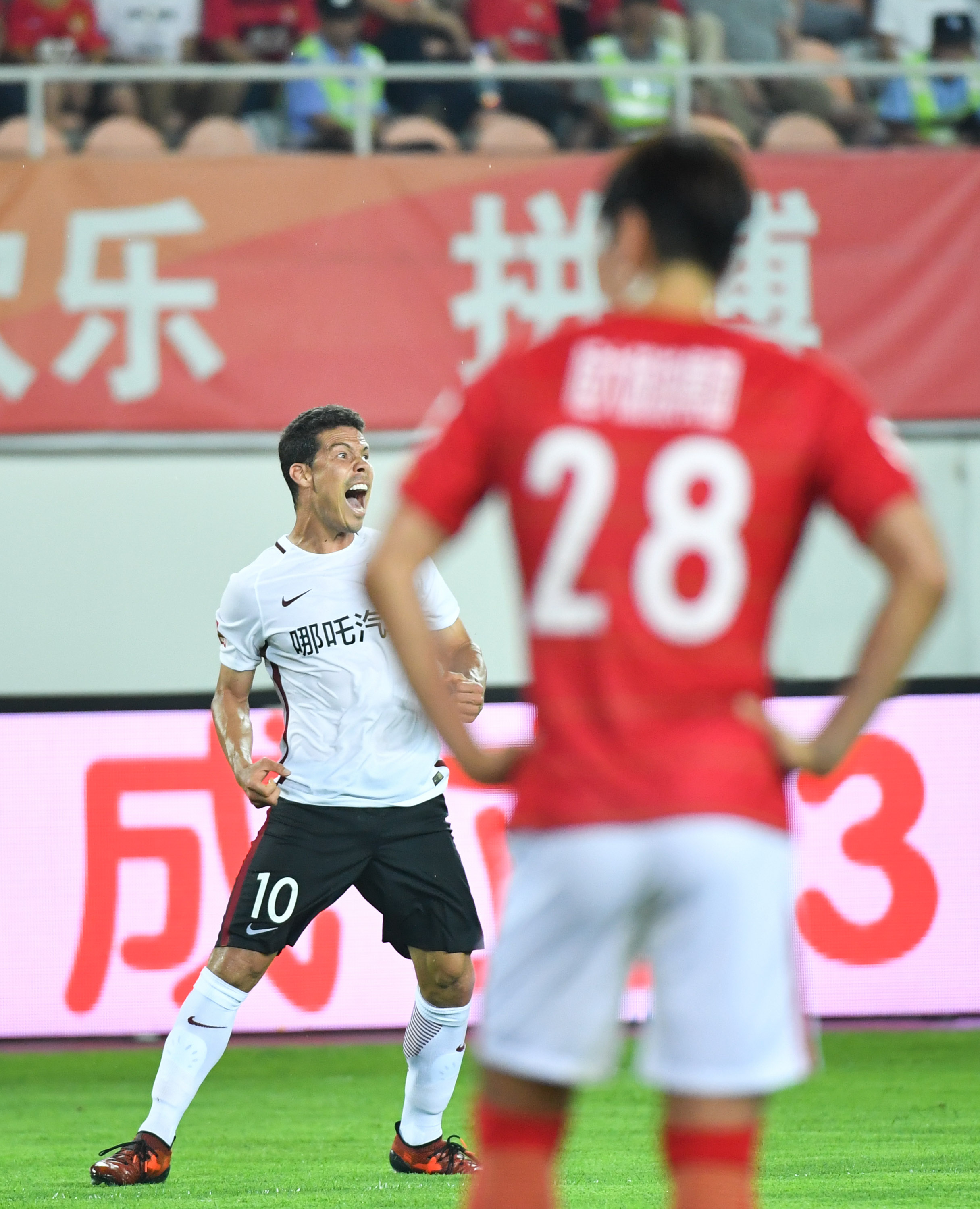 广州恒大客场挑战河北华夏幸福,争夺领跑权 广州恒大客场挑战河北华夏幸福,争夺领跑权