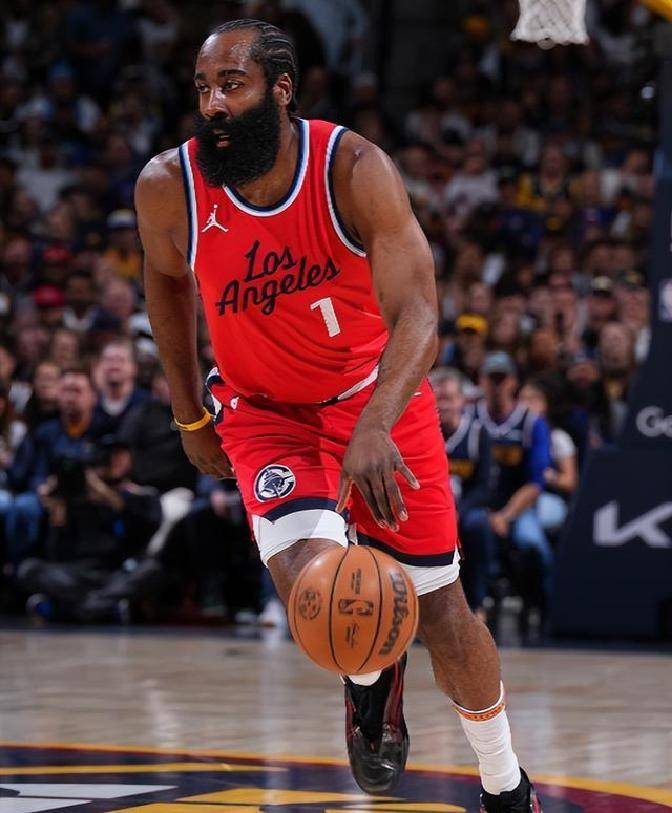 国王轻取浙江队，哈登带队取胜