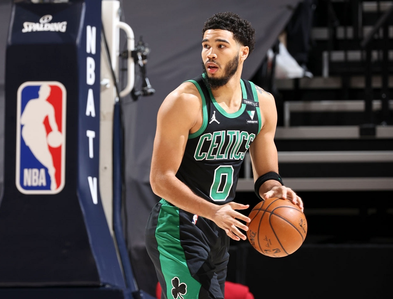 中国男篮碾压加拿大男篮,米切尔完成帽子戏法 中国男篮碾压加拿大男篮,米切尔完成帽子戏法