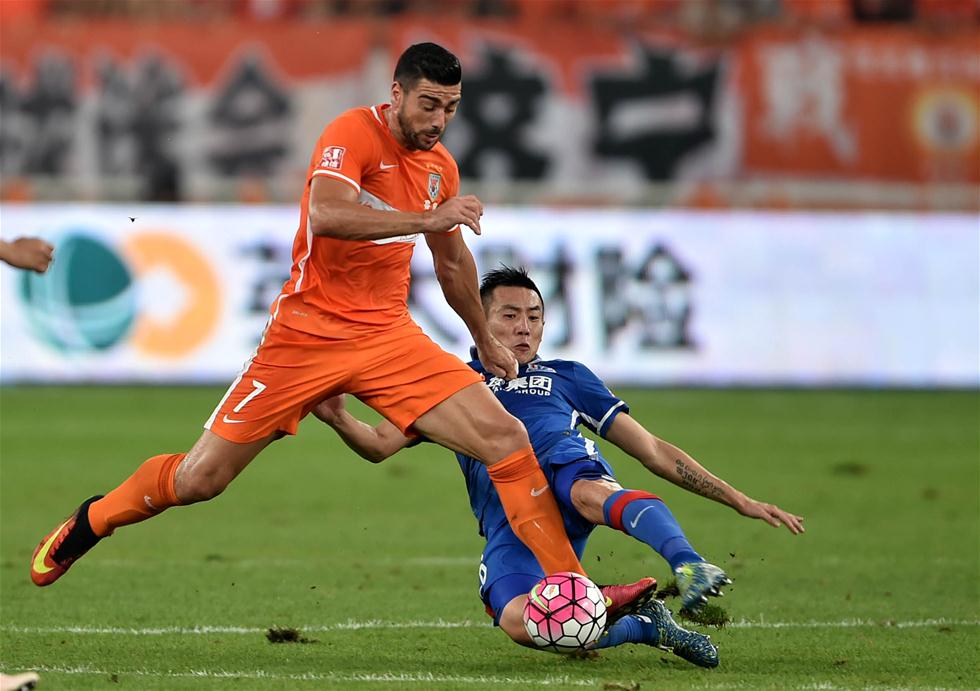 鲁能申花苦战取分积分榜表现令人瞩目