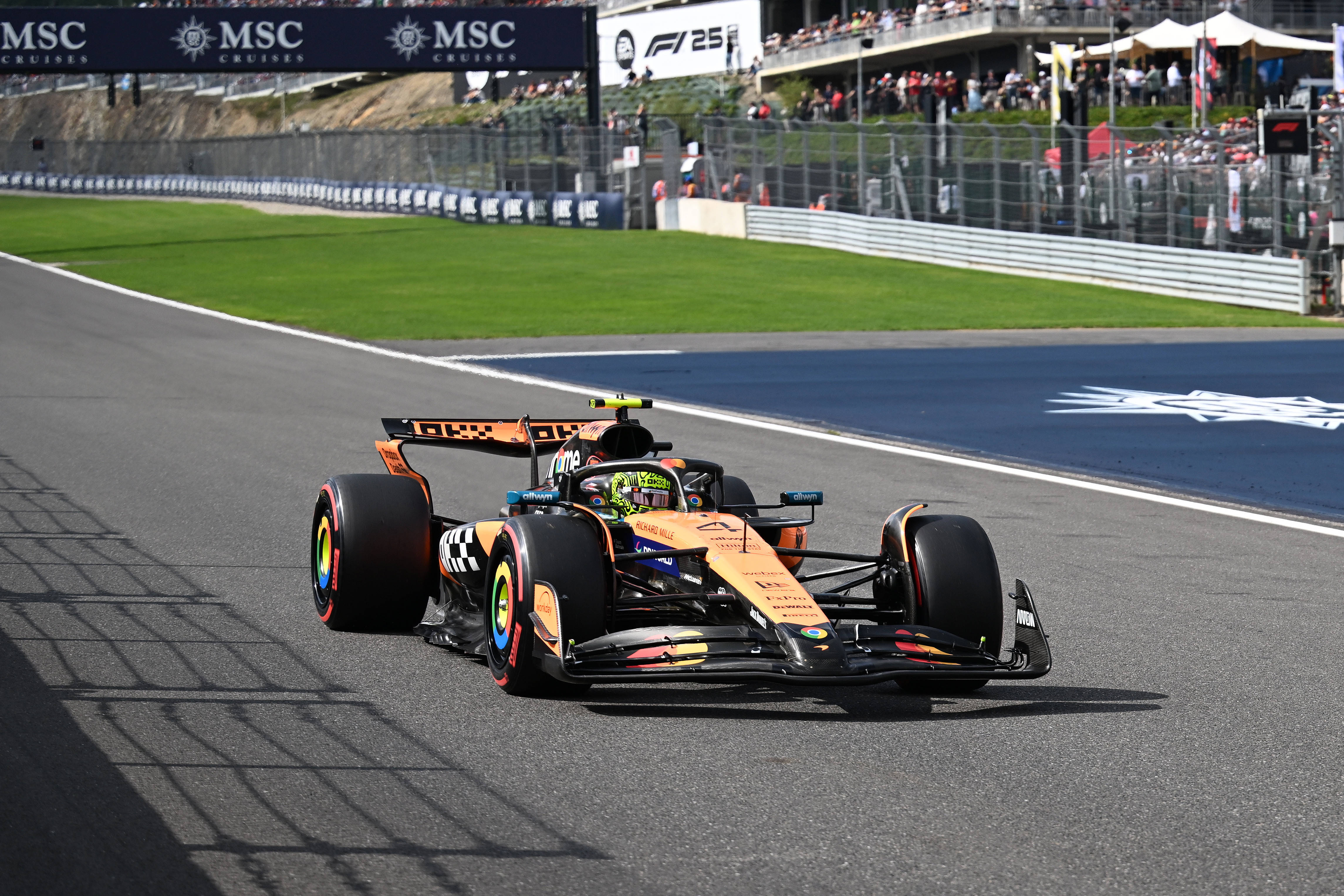 迈凯伦碾压梅赛德斯,勒克莱尔扛起全队 迈凯伦碾压梅赛德斯,勒克莱尔扛起全队