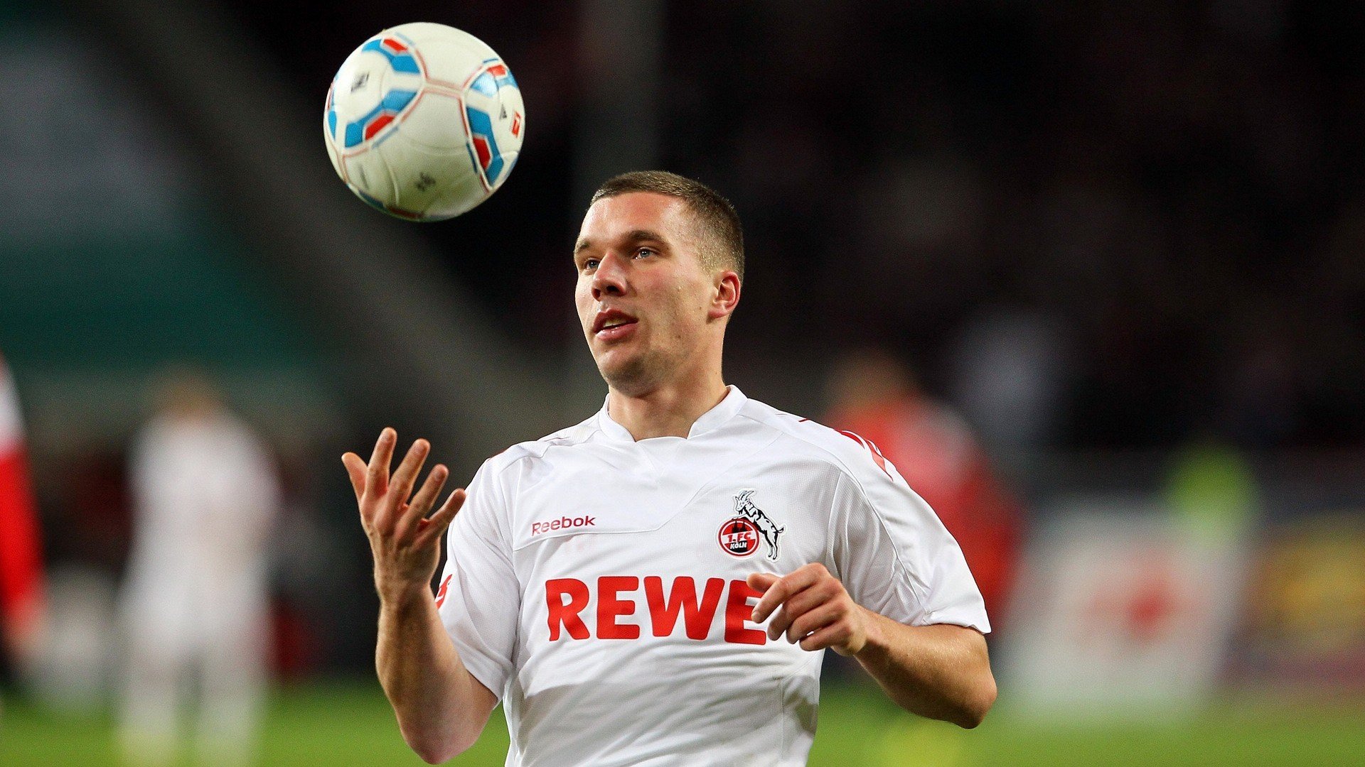 蓝黑风暴席卷基辅，劳塔罗闪电双响，国际米兰客场掀翻乌克兰